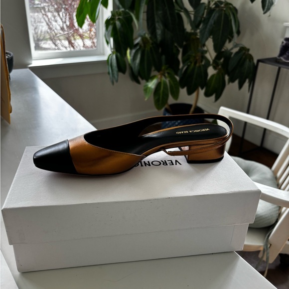 Veronica Beard Gold and Black Slingback Pump size 9m - Picture 4 of 5